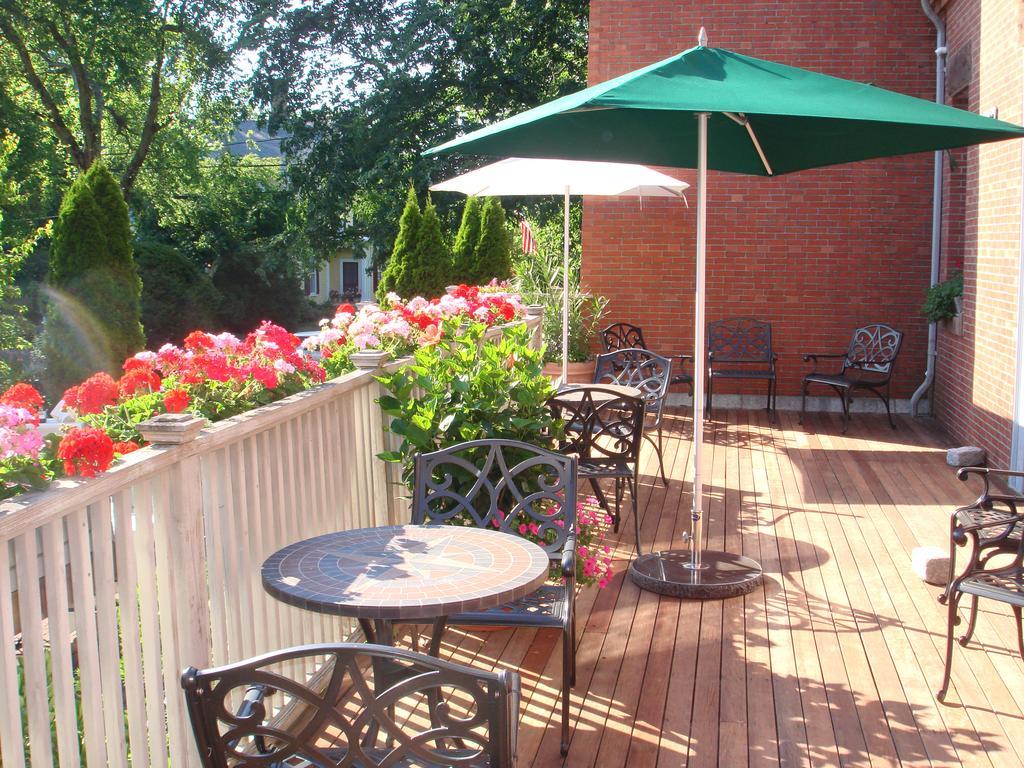 Belfry Inn And Bistro Sandwich Exterior foto